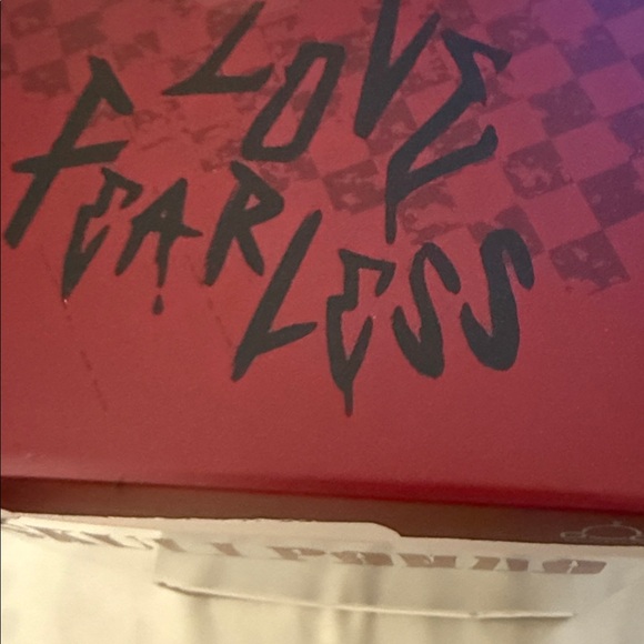 Authentic Popmart 6kHZ  Skullpanda UK exclusive.
Gorgeous - Picture 6 of 6